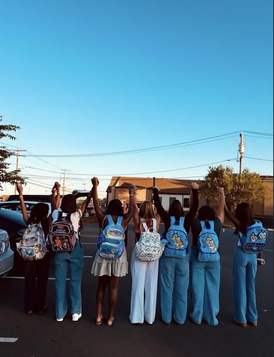 Students wear backpacks reminiscent
of their childhood during their senior year of high school. 